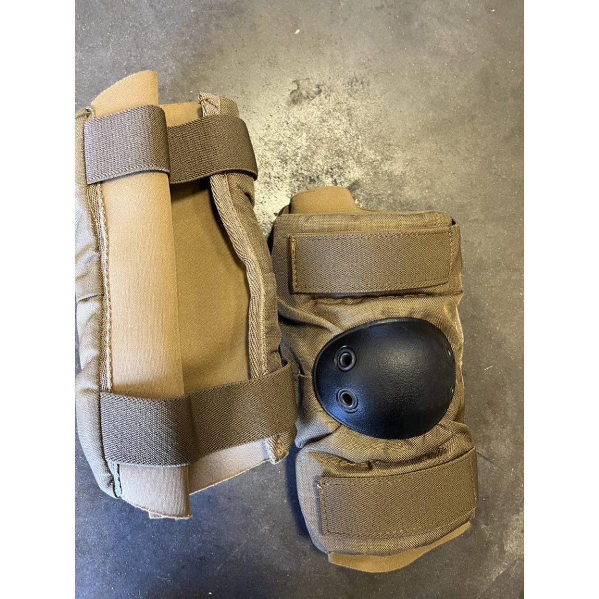 Elbow Pads Desert Tan - part Ec182-AV2B1 - USA Supply (1 of 2)