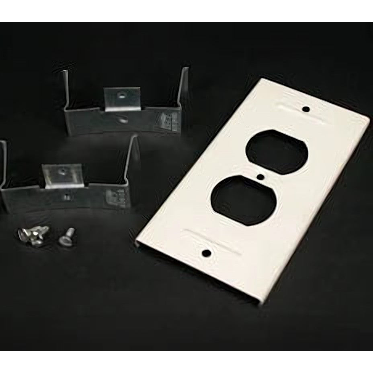 Wiremold G3046BE 3000 Series Race Way Duplex Receptacle Cover