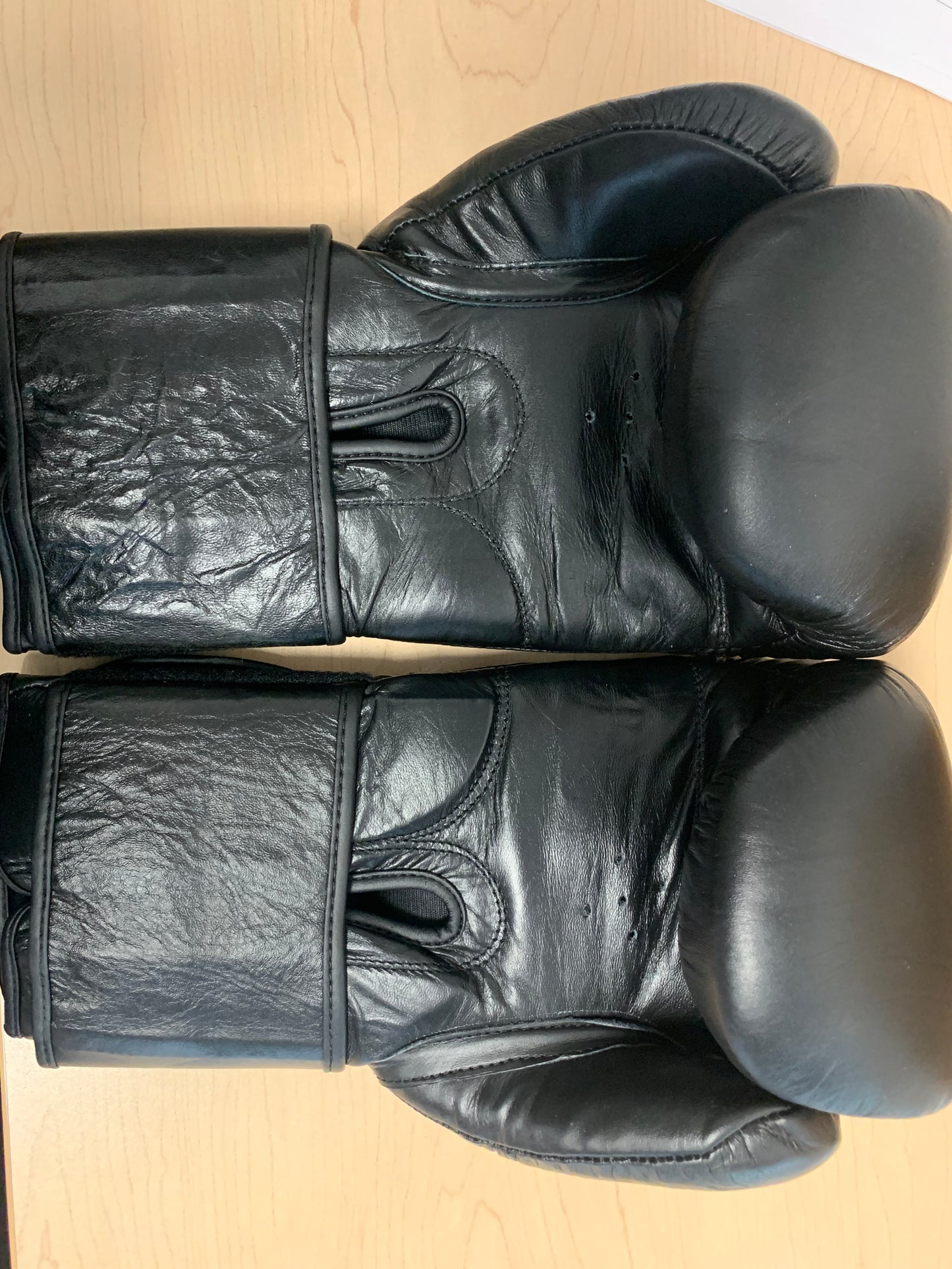 
                  
                    Ringside Combat Sports Boxing Gloves 16oz-Used
                  
                