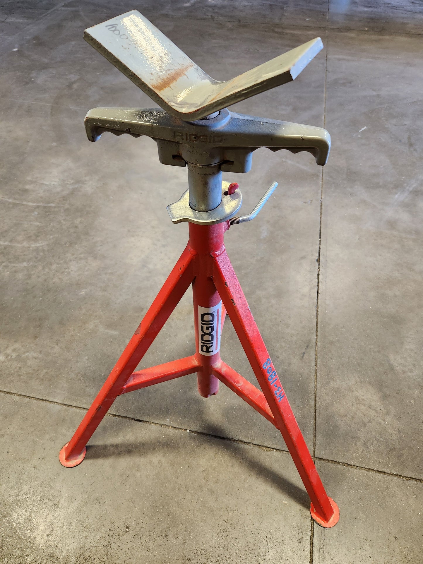RIDGID 56662 Model VJ99 V Head High Pipe Stand, 12inch Pipe Stand