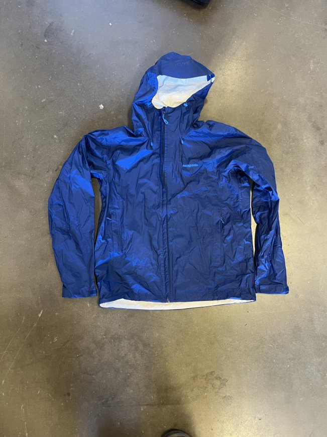 Patagonia Raincoat/Windbreaker-Men's Blue (L) lightly worn