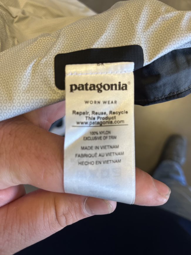
                  
                    Patagonia Raincoat/Windbreaker-Men's Black (L) lightly worn
                  
                